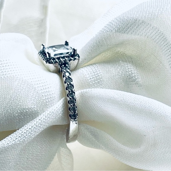 NWOT 925 Sterling Silver Sparkling Cubic Zirconia Fashion Ring - Picture 9 of 14